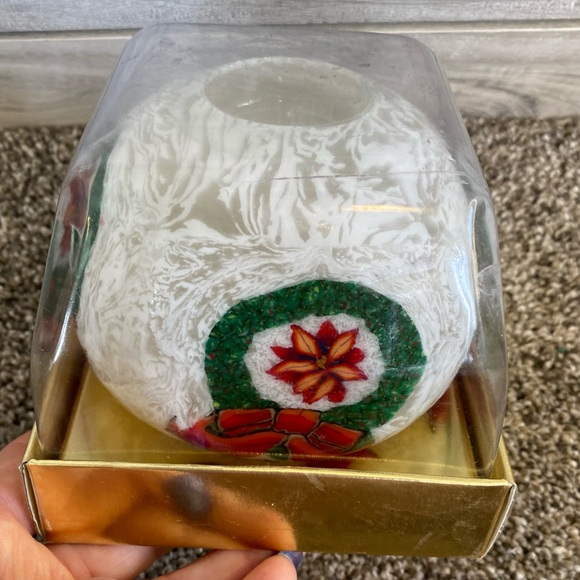 White Christmas Wreath & Poinsettia Design 4” Round Candle- Holiday Decor - Picture 4 of 7